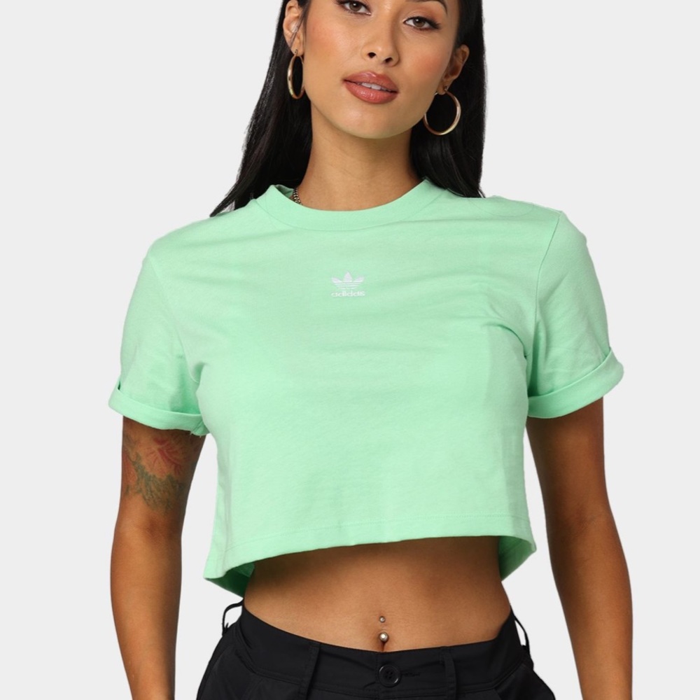 adidas logo tee Originals Essentials cropped t-shirt in mint-Green - Picture 2 of 10